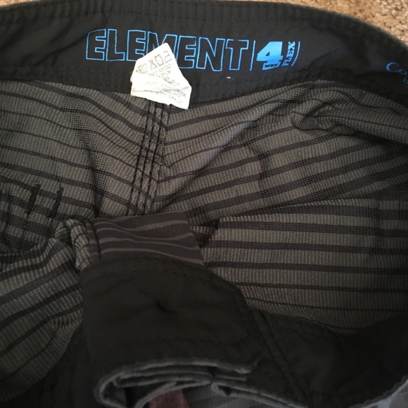 📌Boys element board shorts size 26 - Picture 3 of 3